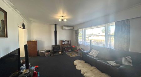 Large Four Bedroom - Photo 3