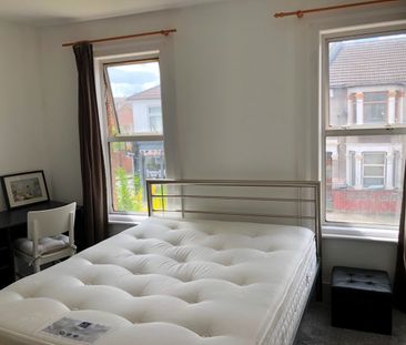 Room in a Shared Flat, London Road, E13 - Photo 1