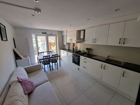 Room in a Shared Flat, Poplar, E14 - Photo 5
