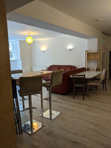 4 bedroom flat to rent - Photo 2