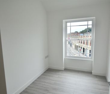 The Triangle, Clevedon, North Somerset - Photo 1