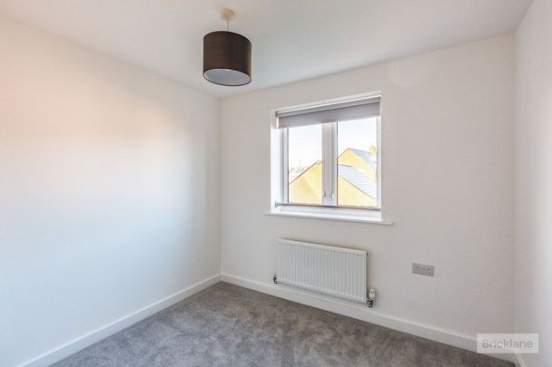 3 bedroom semi-detached house - Photo 1