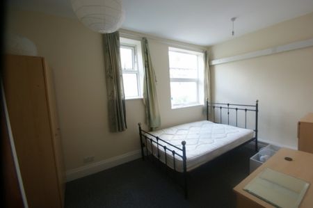 5 Bed - Spring Grove Walk, Hyde Park, Leeds - Photo 3