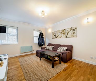 Two bedroom flat-share close to Shoreditch High Street Station - Photo 3