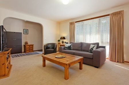 Sought after family home - Photo 2