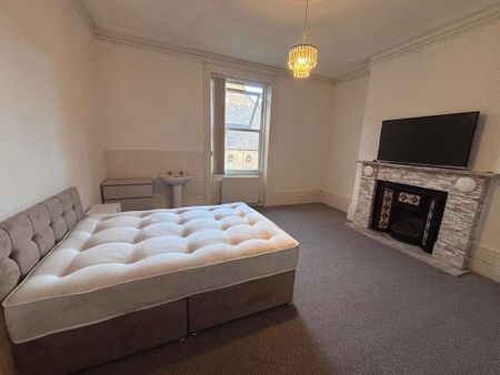 8 bedroom terraced house to rent - Photo 2
