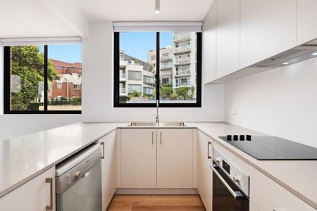 Light Filled 2 Bedroom Apartment with Car Space in Bondi Beach - Photo 3
