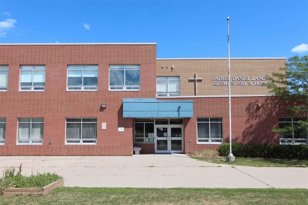 For Lease - 754 Neighbourhood Circle Unit# 2, Mississauga, Ontario - Photo 1