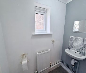 3 bedroom semi-detached house to rent - Photo 4