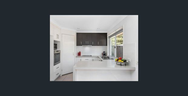 Large Living Area with Air Con! - Photo 1