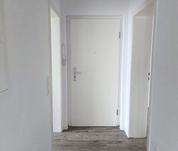 **Junges Paar im Glück mit dieser renovierten 2-Zimmer-Wohnung und ... - Foto 5