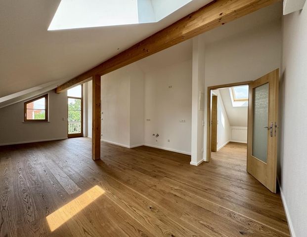 Moderne Dachgeschosswohnung auf Neubau-Niveau, frisch saniert, ruhig, sonnig im Herzen von Miesbach - Foto 1