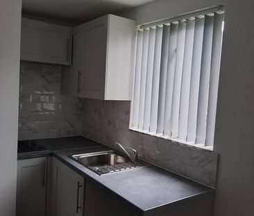 Studio Flat, Burlington Gardens, W3 - Photo 4