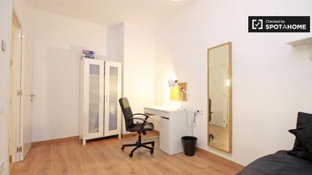 barcelona, Catalonia 08013 - Photo 3