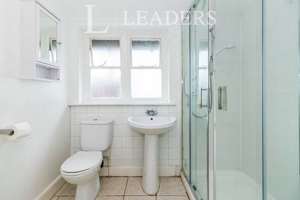 1 bedroom maisonette to rent Sidney Road, Walton-on-Thames, KT12 - Photo 1