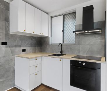 Fully renovated apartment in the heart of Herdsman Parade - Photo 4