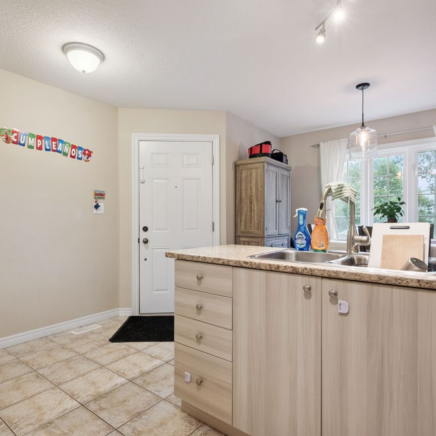 For Lease - 626A Woodlawn Road, Guelph, Ontario - Photo 1