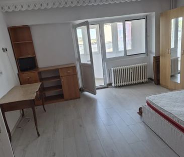 Ap 1 cam Nicolina Prima stație din Podu Ros - Fotografie 1