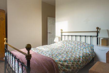 3 Bed Terraced House, Moorfield Road, M6 - Photo 5