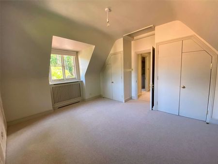 A charming family home in a tranquil woodland setting - Photo 2