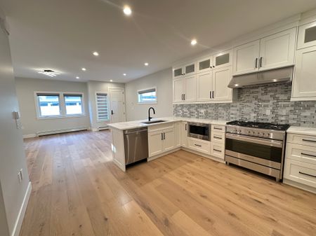 Executive Living: 4 Bedroom + Office Home W/ High End Finishes. Double Garage. - Photo 4