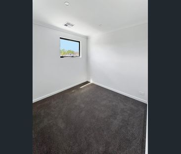 Near Completion 2-Storey Townhouse For Rent Modbury! - Photo 1