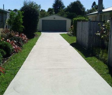 Lovely, redecorated three bedroom home in popular Hillcrest with la... - Photo 6