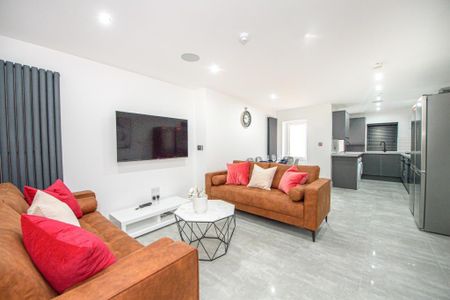 6 bedroom house to rent - Photo 2