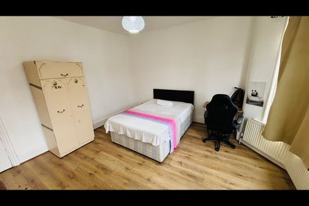 Room in a Shared Flat, Seventh Avenue, E12 - Photo 2