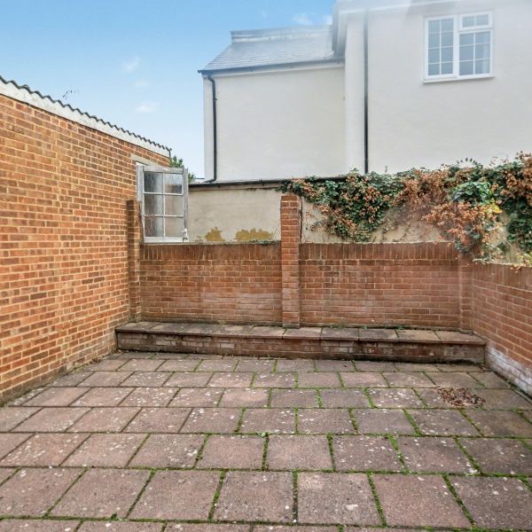 Cottage Grove, Surbiton - 2 bedrooms Property for lettings - Seymours - Photo 1