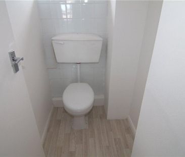 3 bedroom end of terrace house to rent - Photo 3