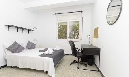 Carrer de Vila i Vilà, Barcelona, Catalonia 08004 - Photo 2