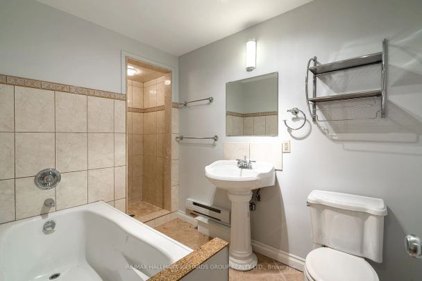 Detached Home For Lease | E9036091 - Photo 1