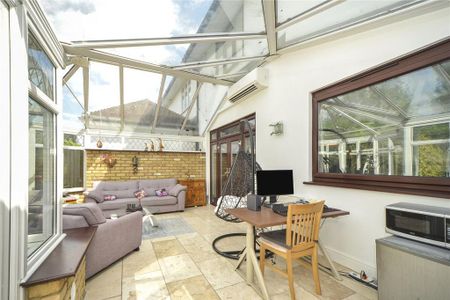 4 bedroom semi-detached house to rent - Photo 3