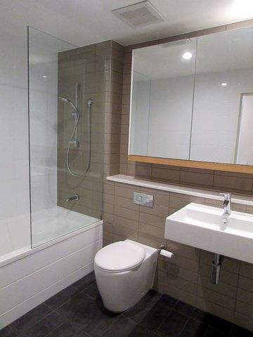 Spacious 2-Bed Apartment in the Heart of Rosebery - Photo 4