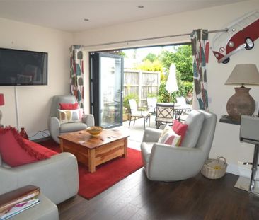 4 bedroom detached house to rent - Photo 4
