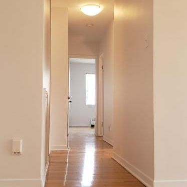 5 1/2 Rénove Chauffage/Eau Chaud/Entrée Laveuse/Sécheuse - Photo 1