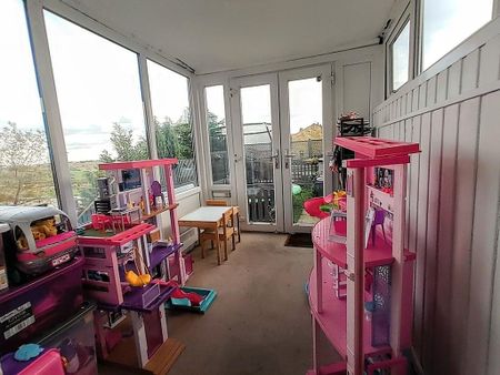 3 bedroom end of terrace house to rent - Photo 3