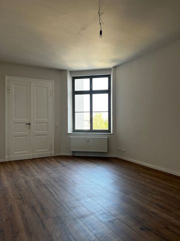 ERSTBEZUG - großzügige 4-Raum Altbauwohnung mit Veranda - Photo 3