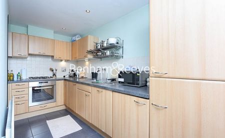2 Bedroom flat to rent in Erebus Drive, Woolwich, SE18 - Photo 4