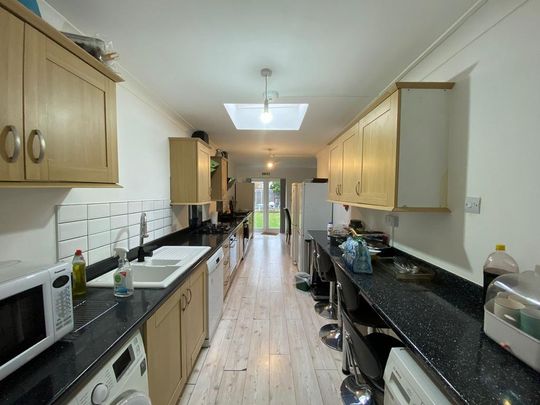 1 bedroom in a house share to rent - Photo 1