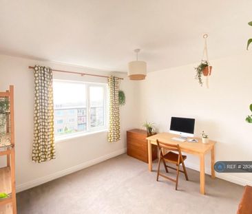 2 bedroom flat to rent - Photo 2