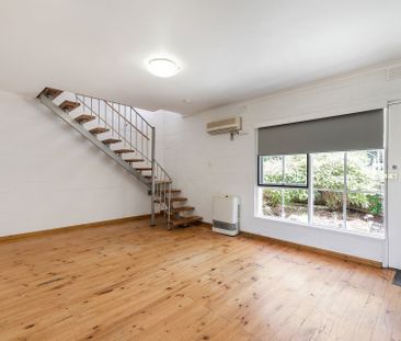 Cozy Townhouse In Prime Location! - Photo 3