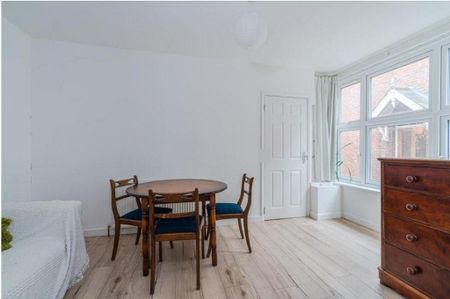 5 bedroom semi-detached house to rent - Photo 2