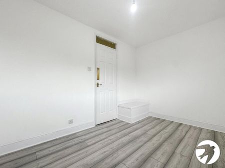 2 bedroom end of terrace house to rent - Photo 3