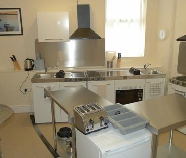 1 bedroom in a house share to rent - Photo 4