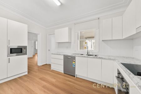 Renovated Three Bedroom Home - Photo 3