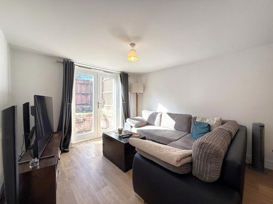 1 bedroom ground floor flat to rent - Photo 1