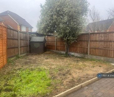 4 bedroom semi-detached house to rent - Photo 1