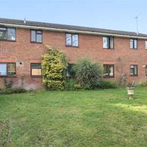 2 bedroom maisonette to rent - Photo 2